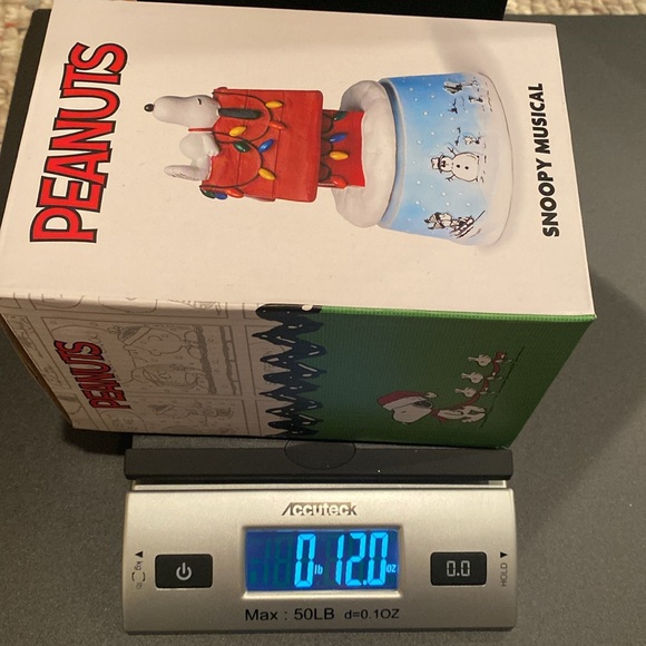 LAST ONE Musical Snoopy Christmas Dog House - Picture 13 of 13